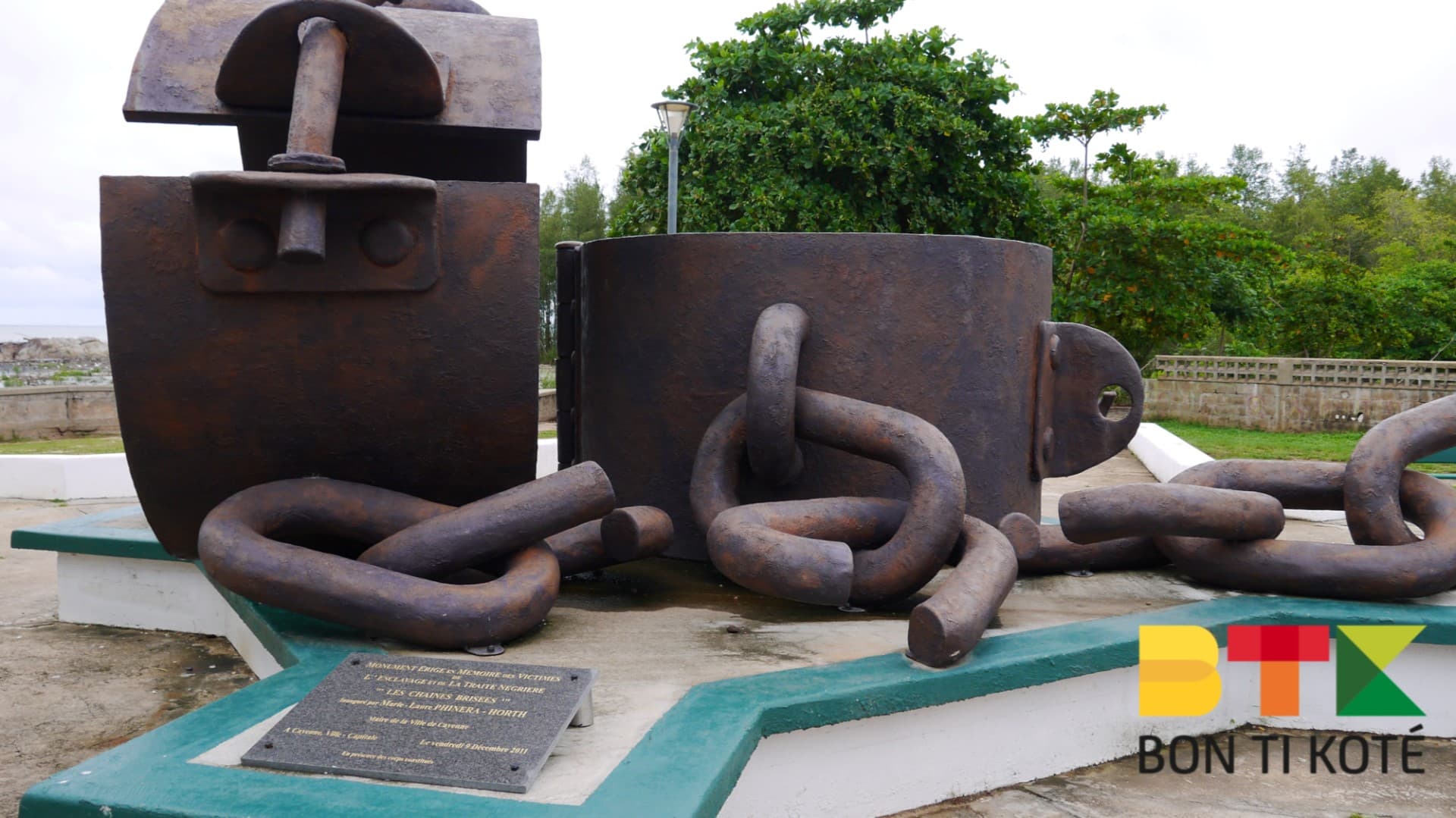 Les chaînes brisées, monument en mémoire de l'esclavage